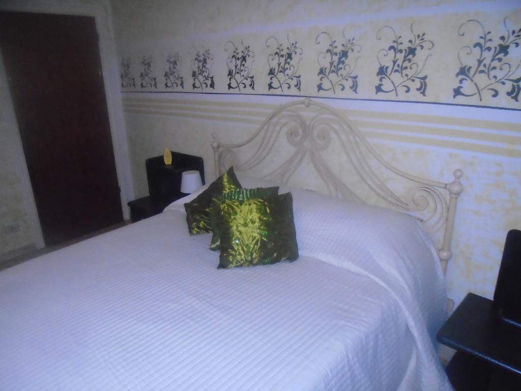 Tropical Bed&Breakfast Лукка Экстерьер фото