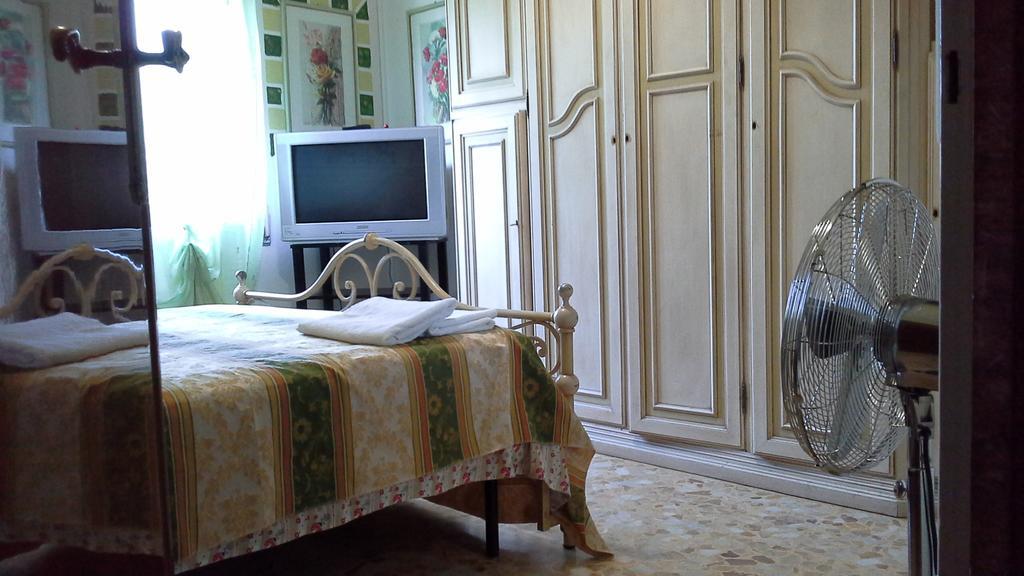 Tropical Bed&Breakfast Лукка Экстерьер фото