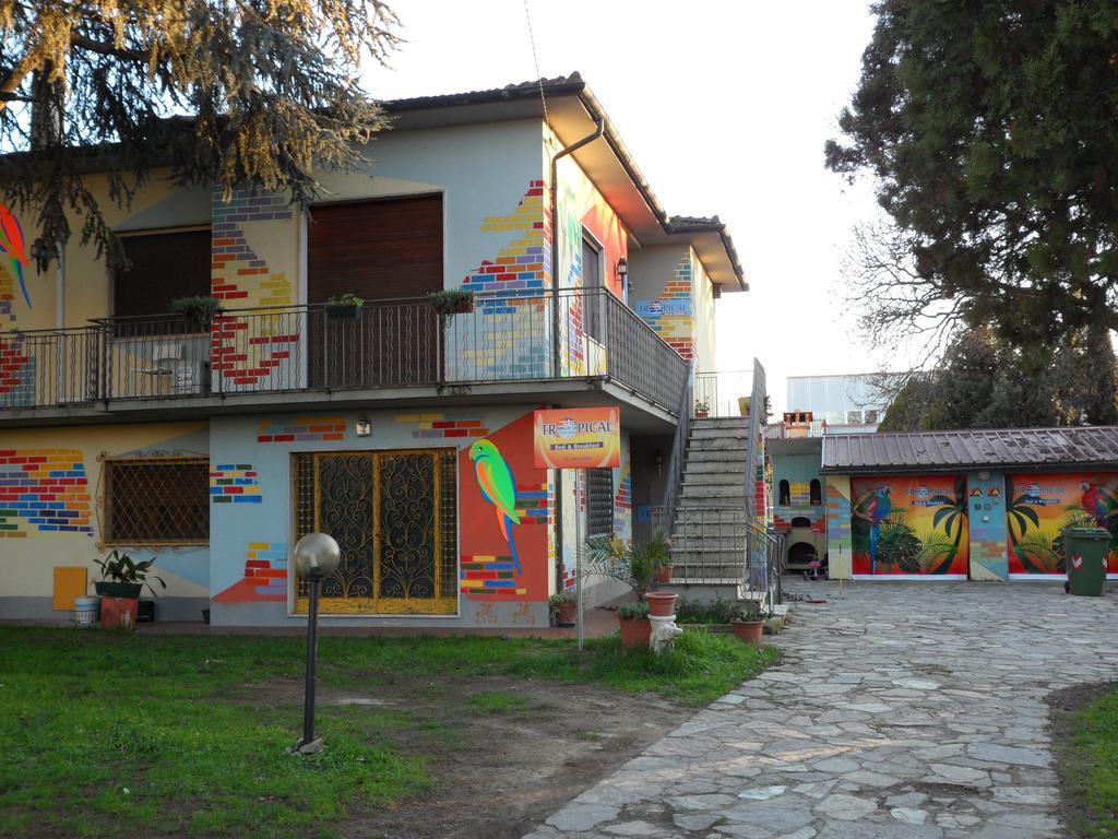 Tropical Bed&Breakfast Лукка Экстерьер фото